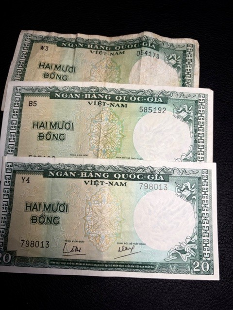 1960’s Viet-Nam Banknote HAI MUOI DONG 20 NGAN-HANG QUOC-GIA E5 590142
