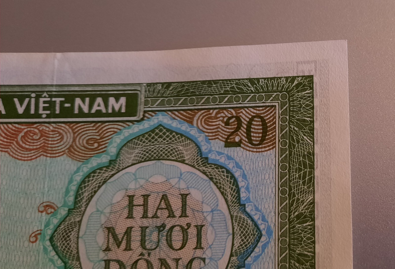 vintage uncirculated Hai Muoi Dong 20 piastres note,Series K2