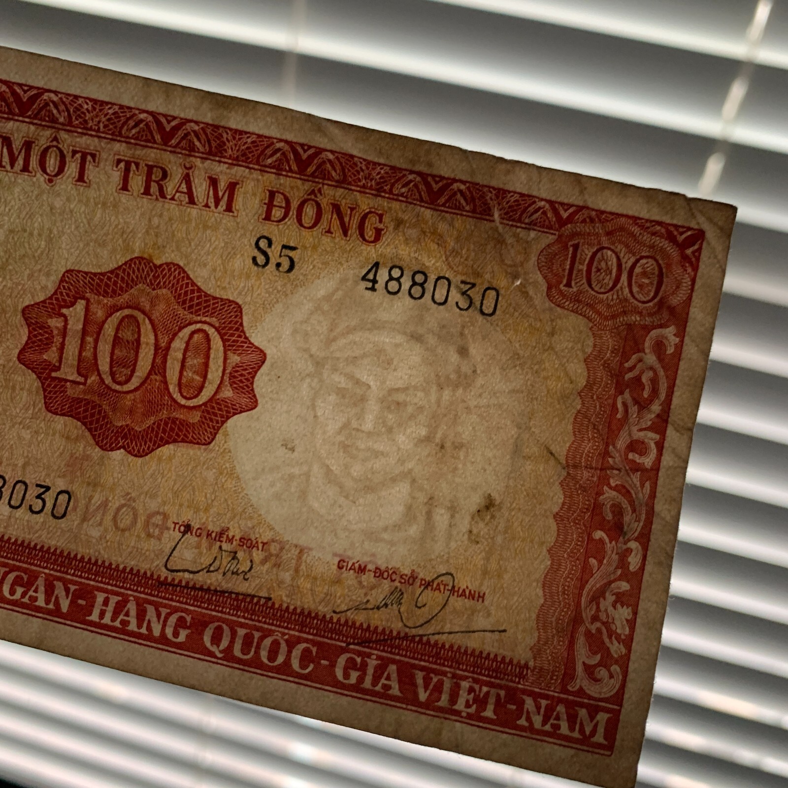 South Viet Nam (1966) 100 Dong Le Van Duyet Watermark Banknote Vietnam Currency