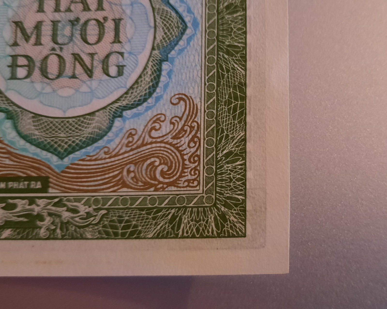 vintage uncirculated Hai Muoi Dong 20 piastres note,Series K2